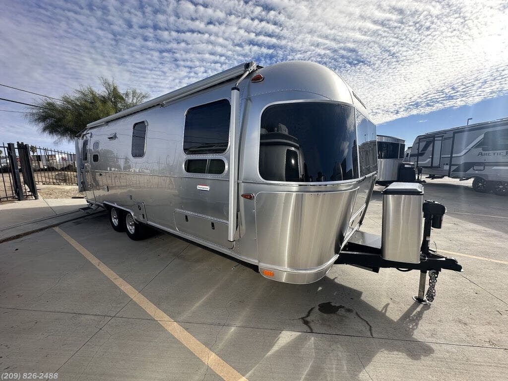 New 2026  Airstream  27FB Intl by Airstream from Toscano RV in Los Banos, CA