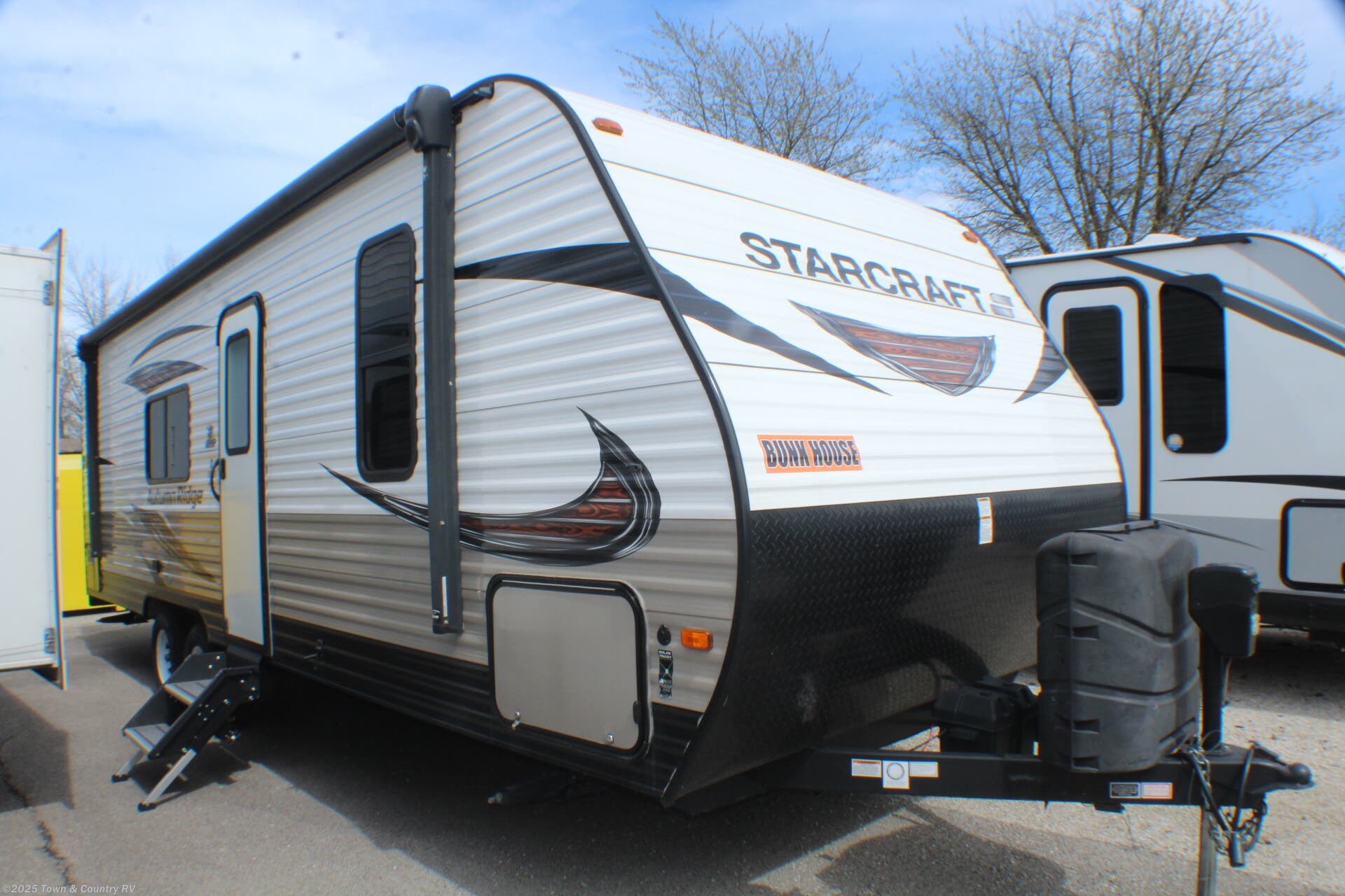 Used 2019 Starcraft Autumn Ridge 26BH available in Clyde, Ohio