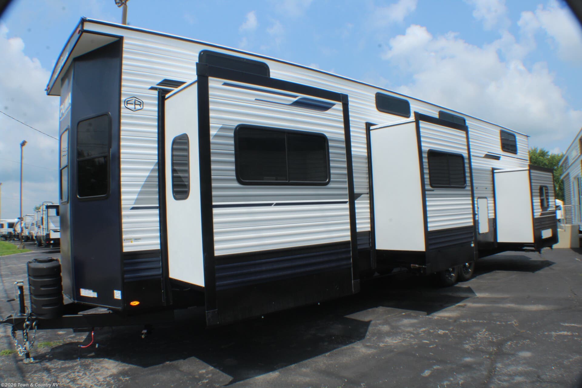 New 2027 Palomino Puma 403LFT available in Clyde, Ohio