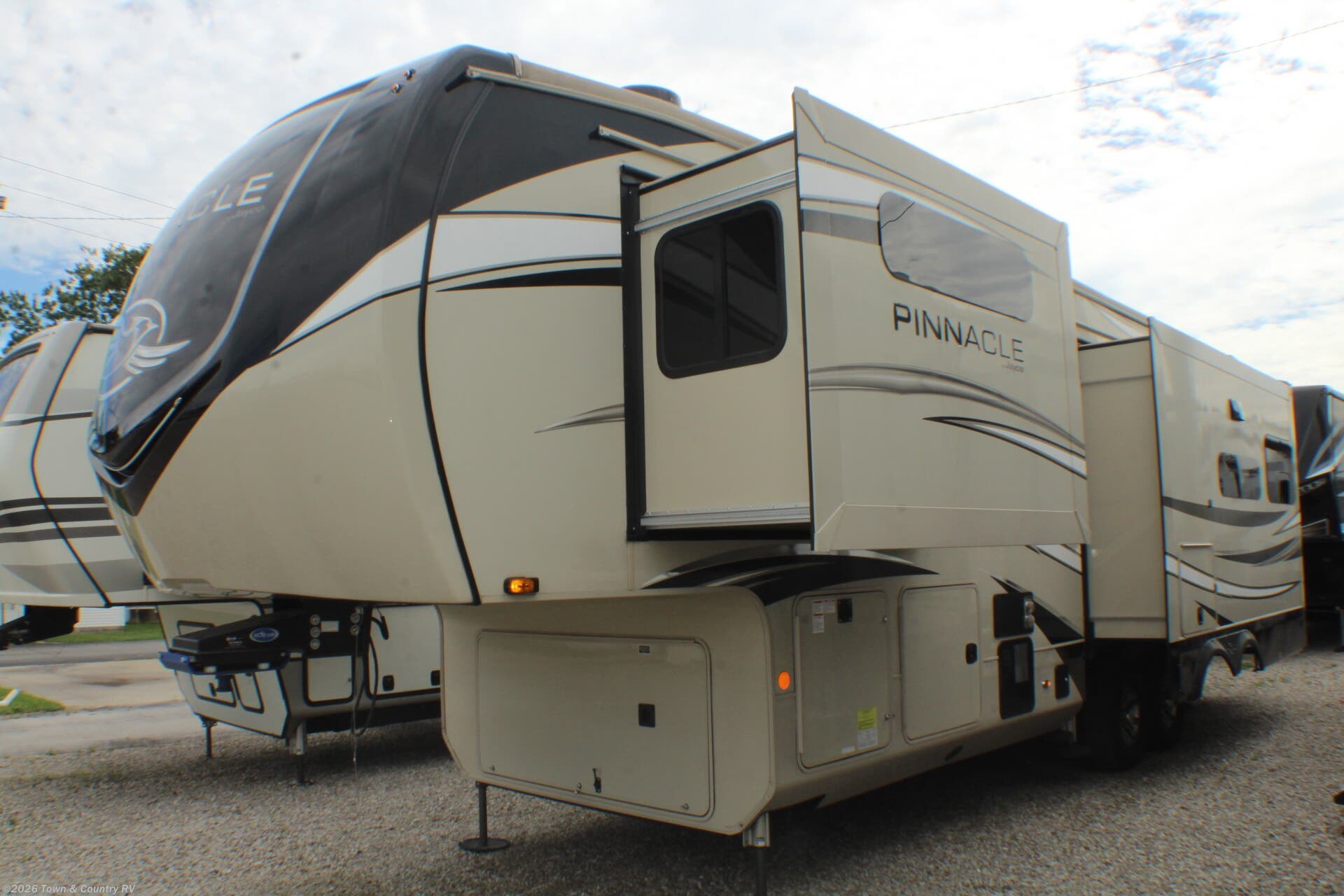 Used 2022 Jayco Pinnacle 32RLTS available in Clyde, Ohio