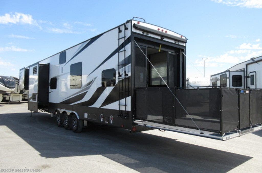 Fifth Wheel - 2020 Dutchmen Voltage 4135 