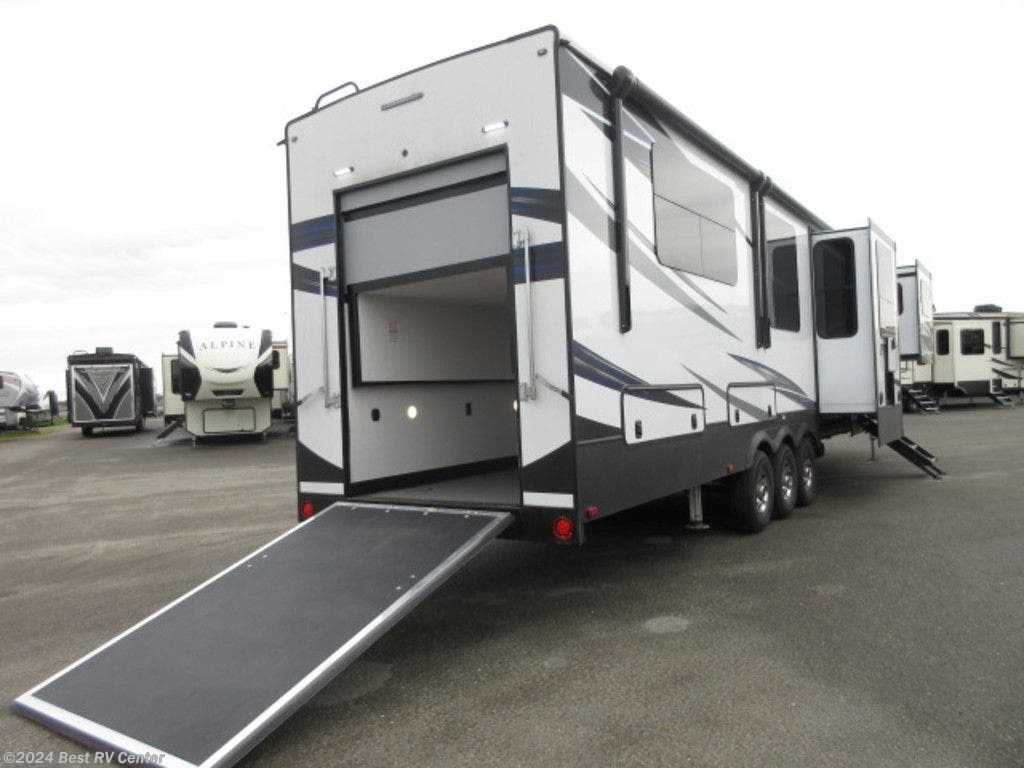 Fifth Wheel - 2019 Keystone Fuzion 410 | TrailersUSA