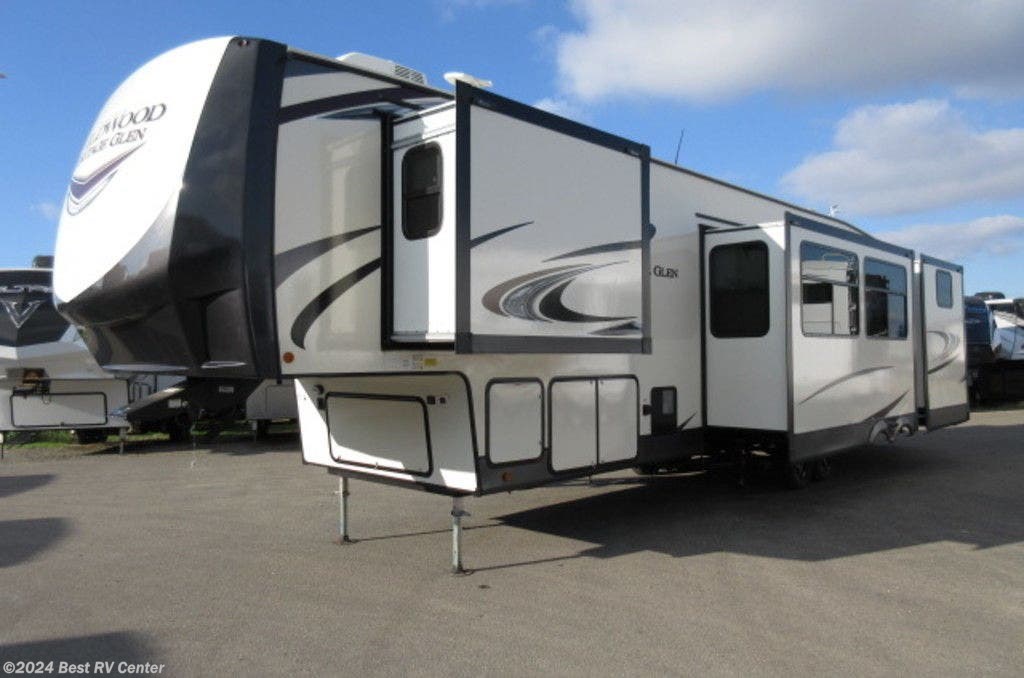 Fifth Wheel - 2021 Forest River Wildwood Heritage Glen 356QB | TrailersUSA