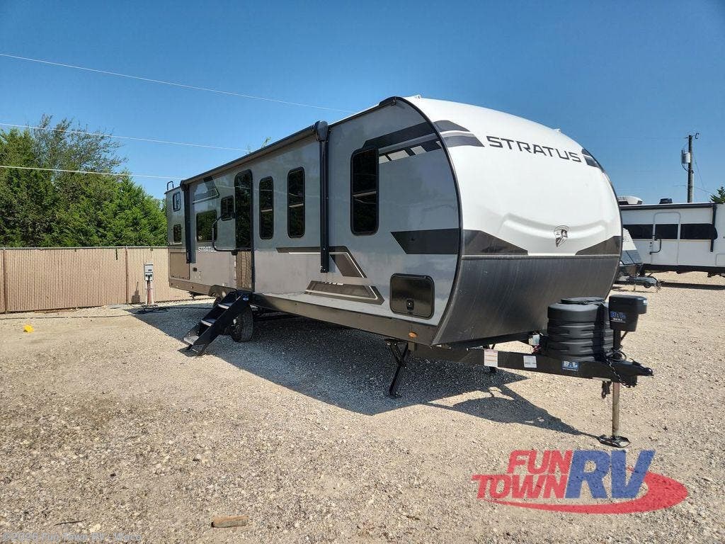 New 2025 Venture RV Stratus SR302VBH available in Hewitt, Texas