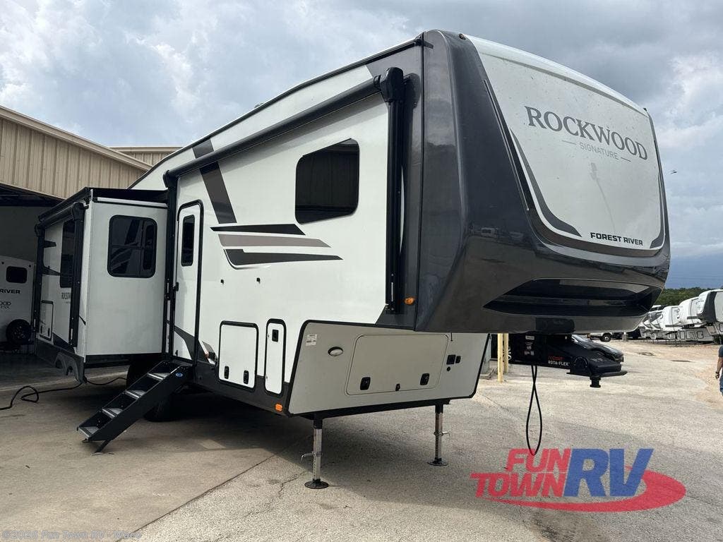 New 2026 Forest River Rockwood Signature R331RL available in Hewitt, Texas