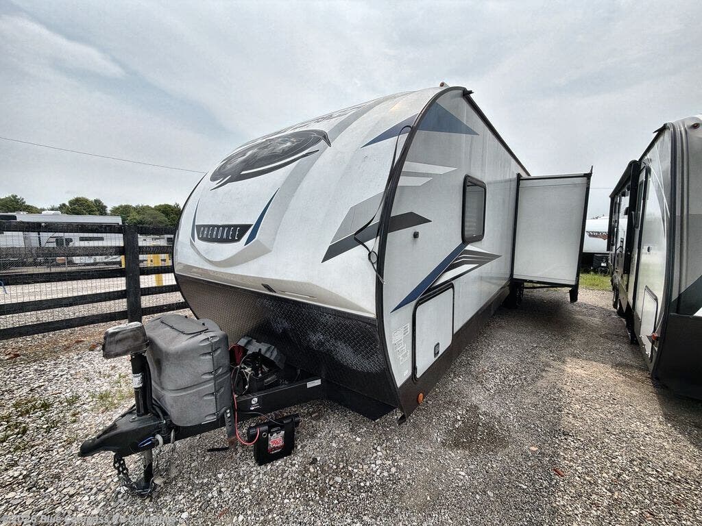 Used 2022 Forest River Cherokee Alpha Wolf 30DBH-L available in Delaware, Ohio