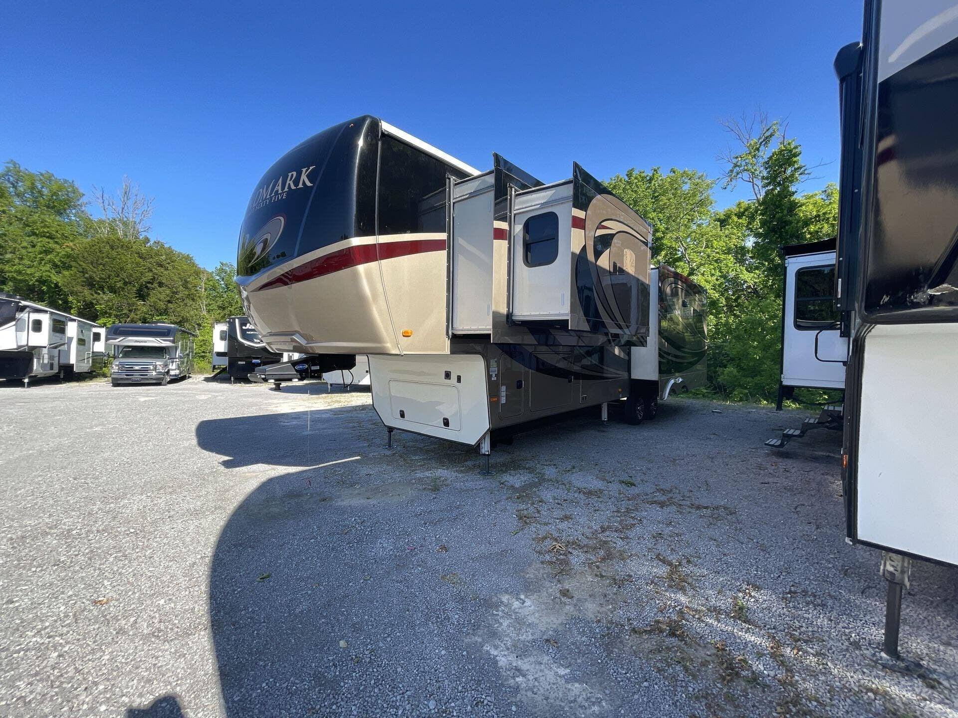 Used 2020 Heartland Landmark 365 Oshkosh available in Lebanon, Tennessee