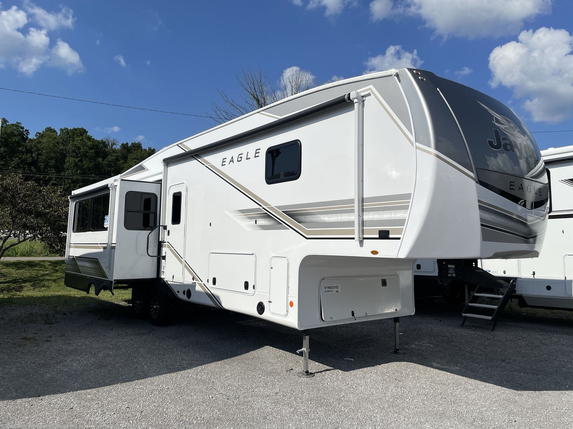 New 2027 Jayco Eagle 321RSTS available in Lebanon, Tennessee