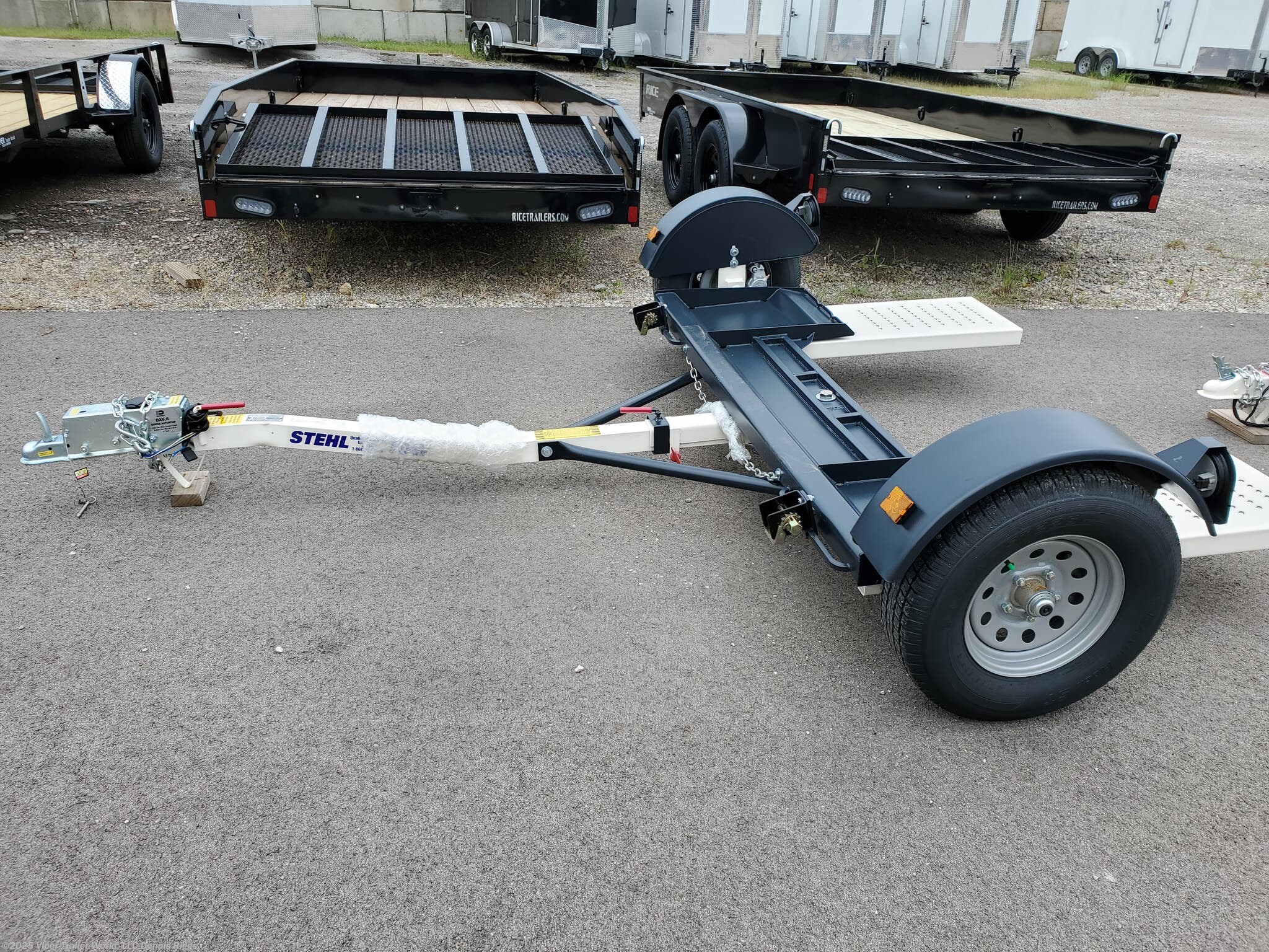 Tow Dolly 2020 Stehl Tow Dolly • Hydraulic Surge Disc Brakes