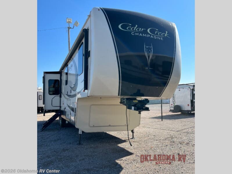 Used 2019  Forest River Cedar Creek Champagne Edition 38EL by Forest River from Oklahoma RV Center in Moore, OK