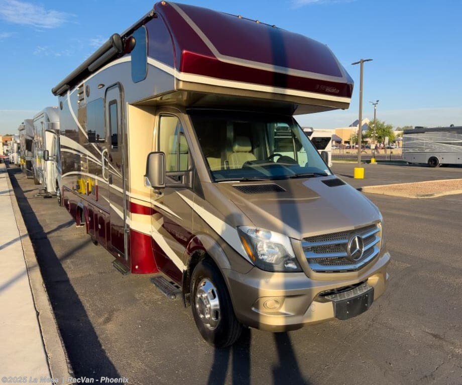 Used 2018 Dynamax Corp  ISATA S 24FW available in Phoenix, Arizona