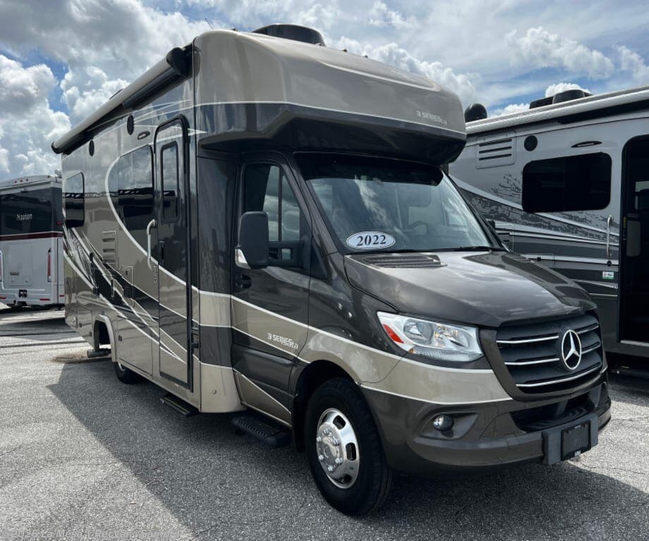 Used 2022 Dynamax Corp  ISATA SERIES 3 24RW available in Sanford, Florida