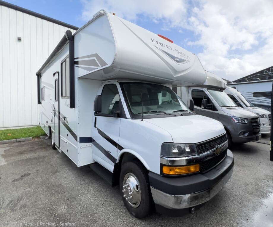 Used 2023  Forest River  FREELANDER 27QB by Forest River from La Mesa | RecVan - Sanford in Sanford, FL