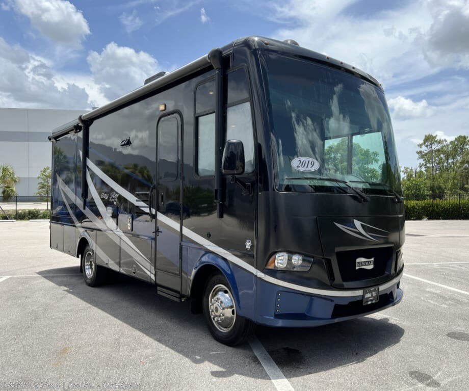 Used 2019 Newmar Bay Star Sport 2702 available in Fort Myers, Florida