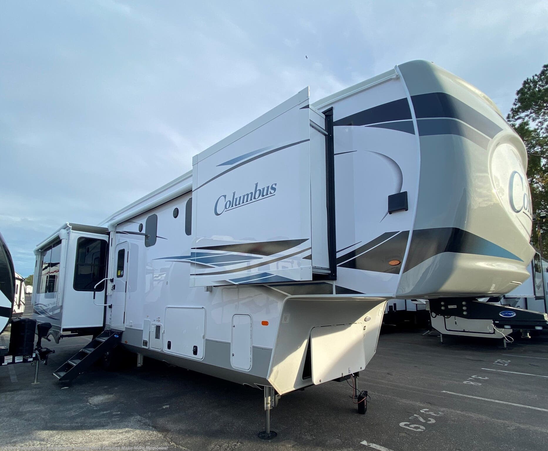 New 2022  Palomino Columbus 383FB by Palomino from Travelcamp of Jacksonville in Jacksonville, FL