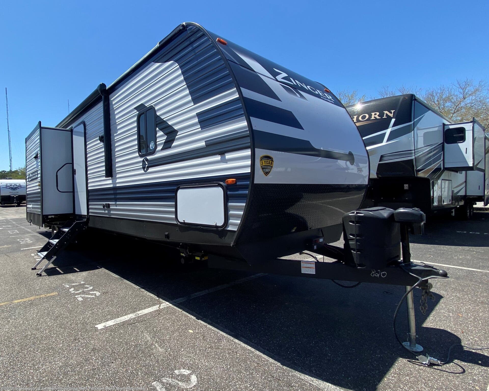 New 2022  CrossRoads Zinger ZR331BH by CrossRoads from Travelcamp of Jacksonville in Jacksonville, FL