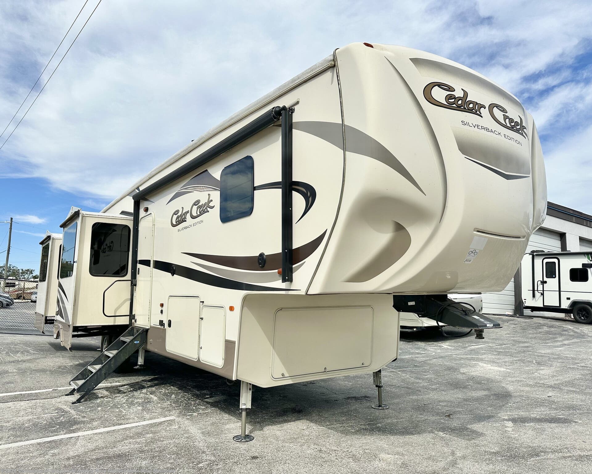 Used 2018  Forest River Silverback 37RL by Forest River from Travelcamp of Jacksonville in Jacksonville, FL