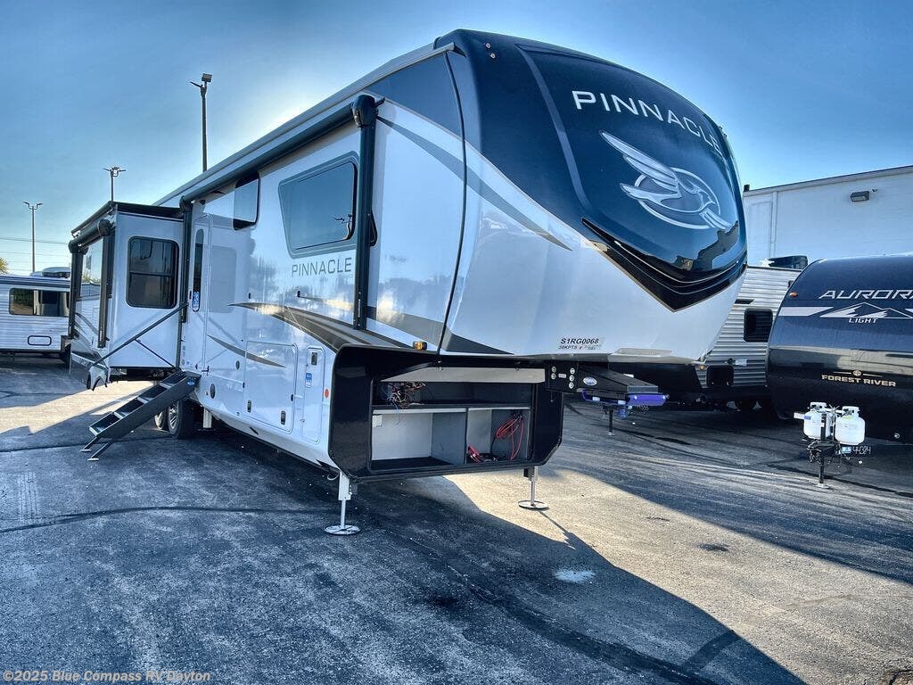 New 2025 Jayco Pinnacle 38KPTS available in New Carlisle, Ohio