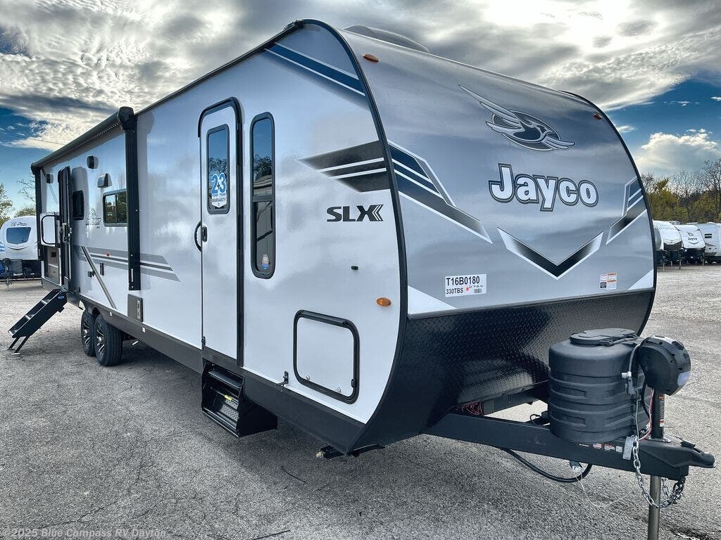 New 2026 Jayco Jay Flight SLX 330TBS available in New Carlisle, Ohio