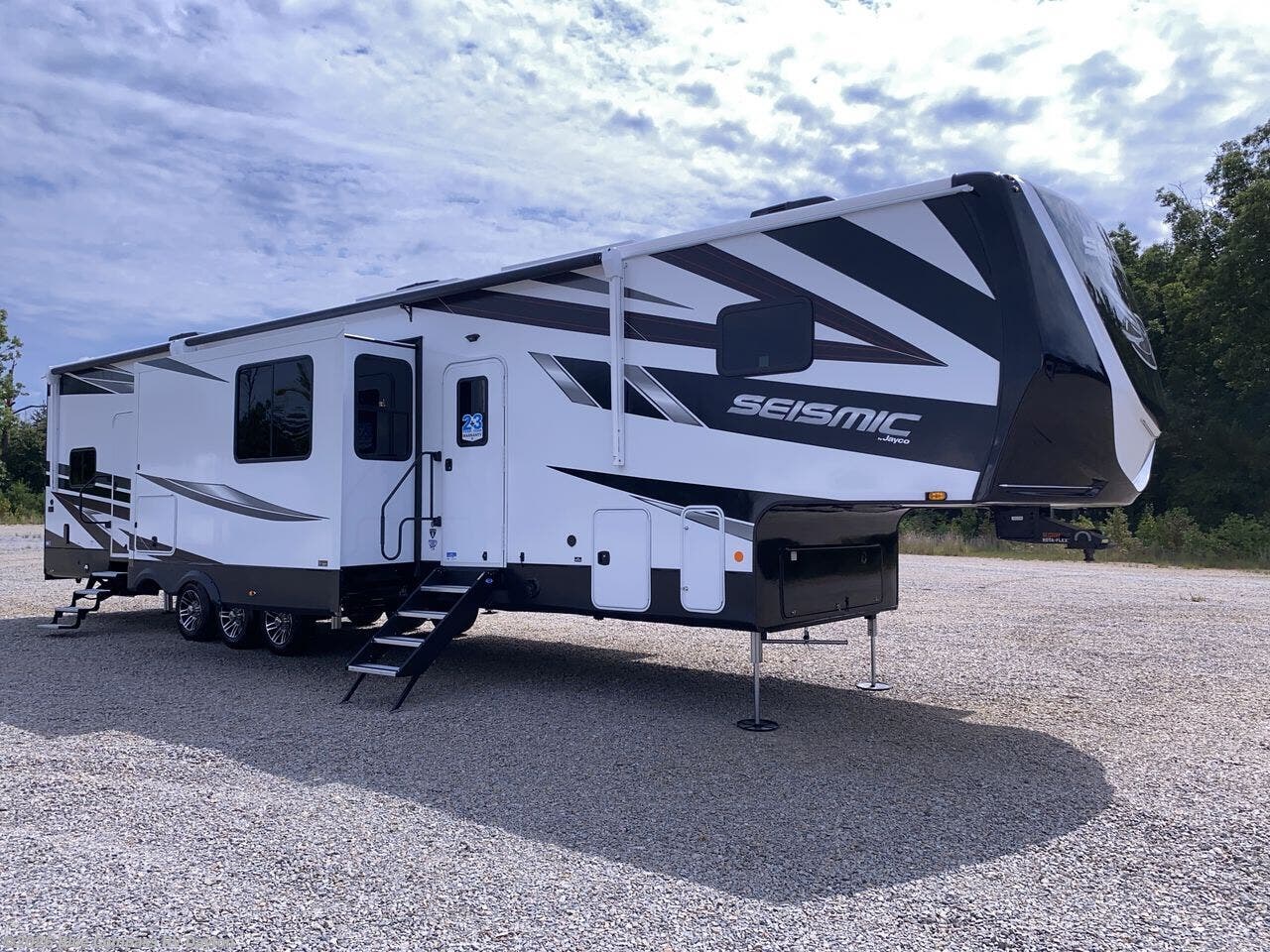 New 2026 Jayco Seismic 399 available in New Carlisle, Ohio