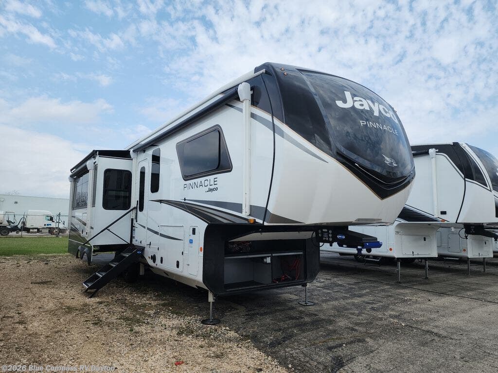 New 2026 Jayco Pinnacle 32RLTS available in New Carlisle, Ohio