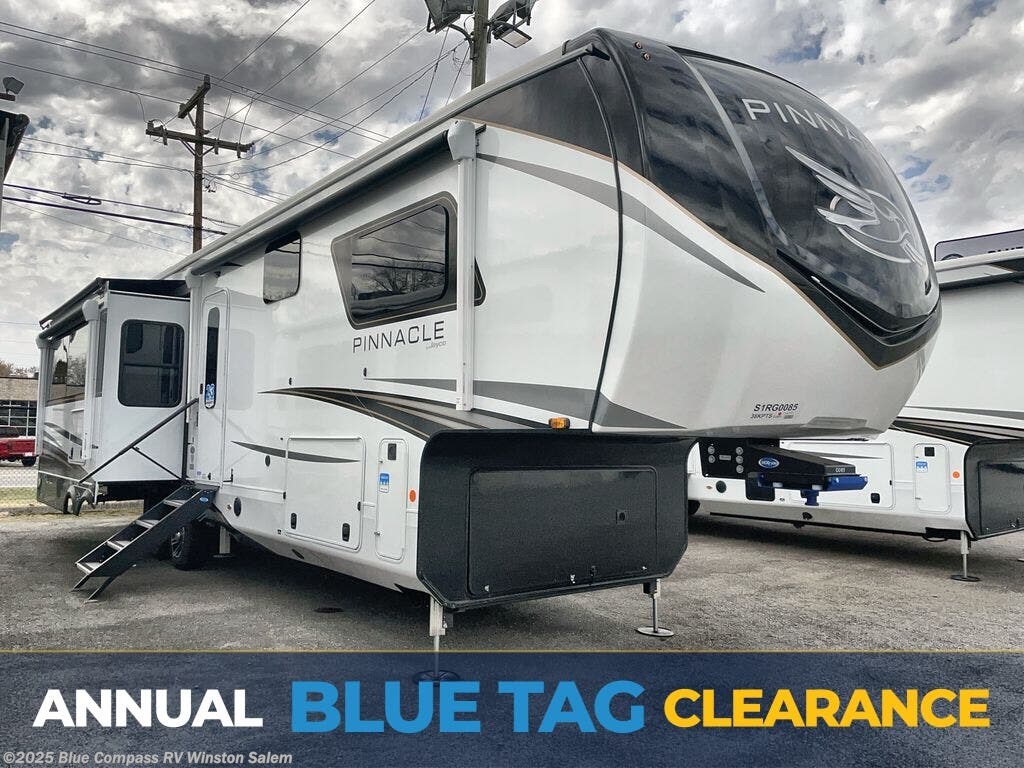 New 2025 Jayco Pinnacle 38KPTS available in Rural Hall, North Carolina