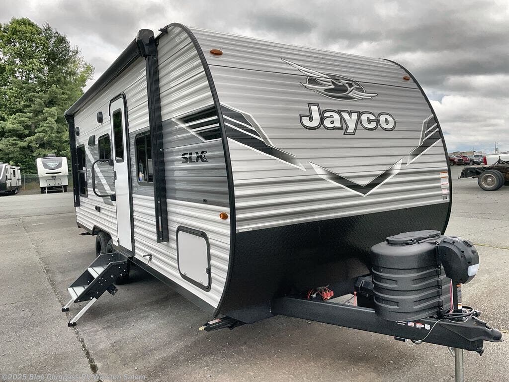 New 2025 Jayco Jay Flight SLX 210QB available in Rural Hall, North Carolina