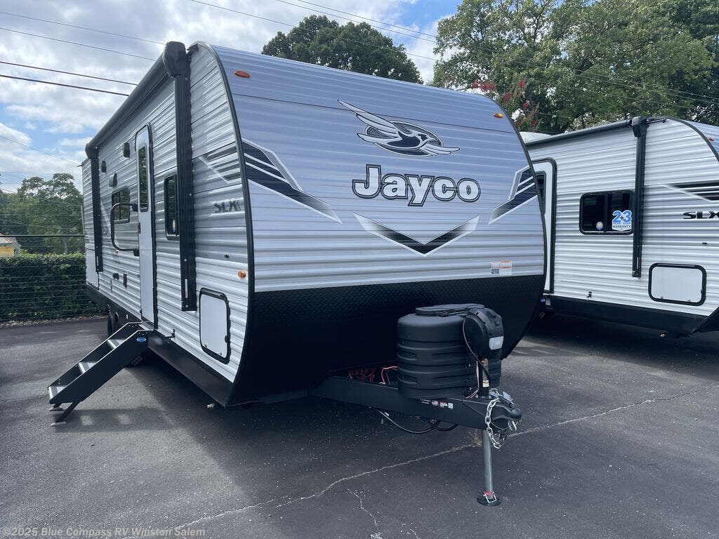 New 2025 Jayco Jay Flight SLX 261BHS available in Rural Hall, North Carolina