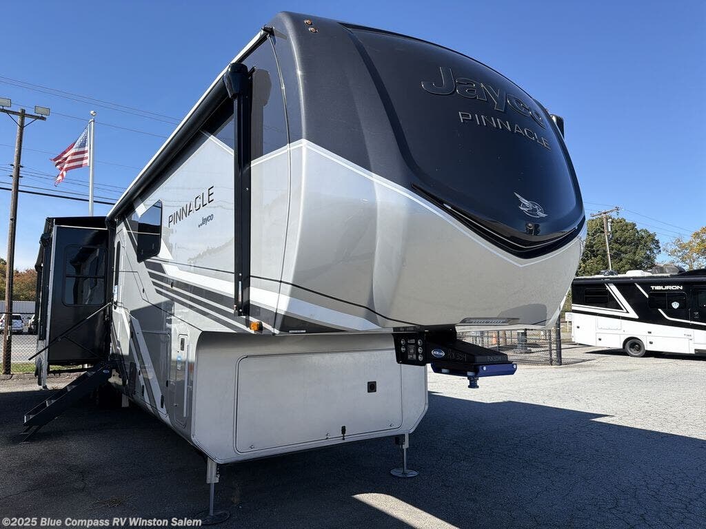 New 2026 Jayco Pinnacle 38FBRK available in Rural Hall, North Carolina