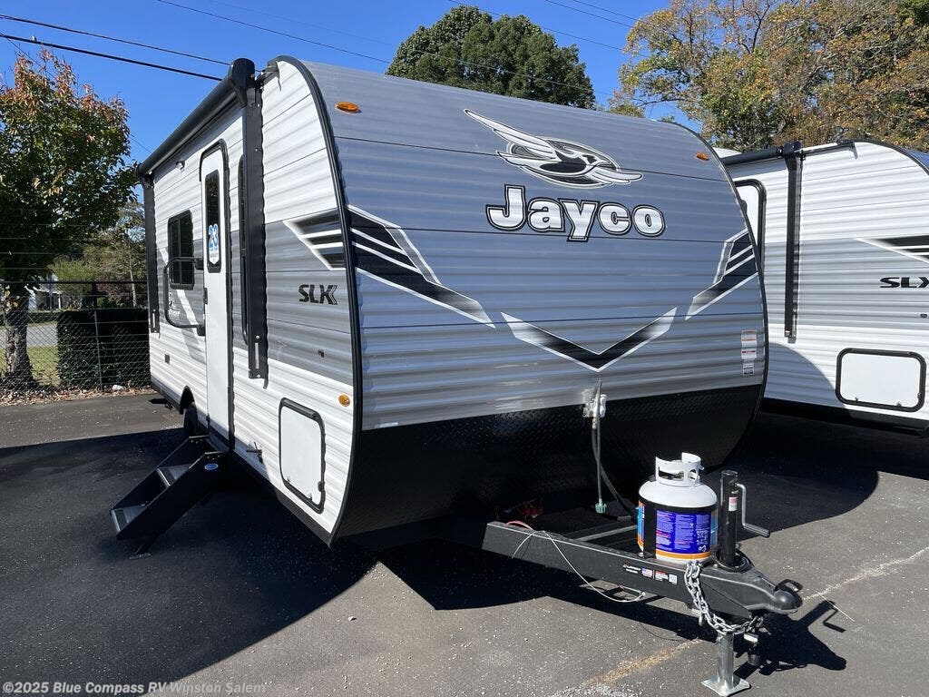 New 2026 Jayco Jay Flight SLX 175FQ available in Rural Hall, North Carolina