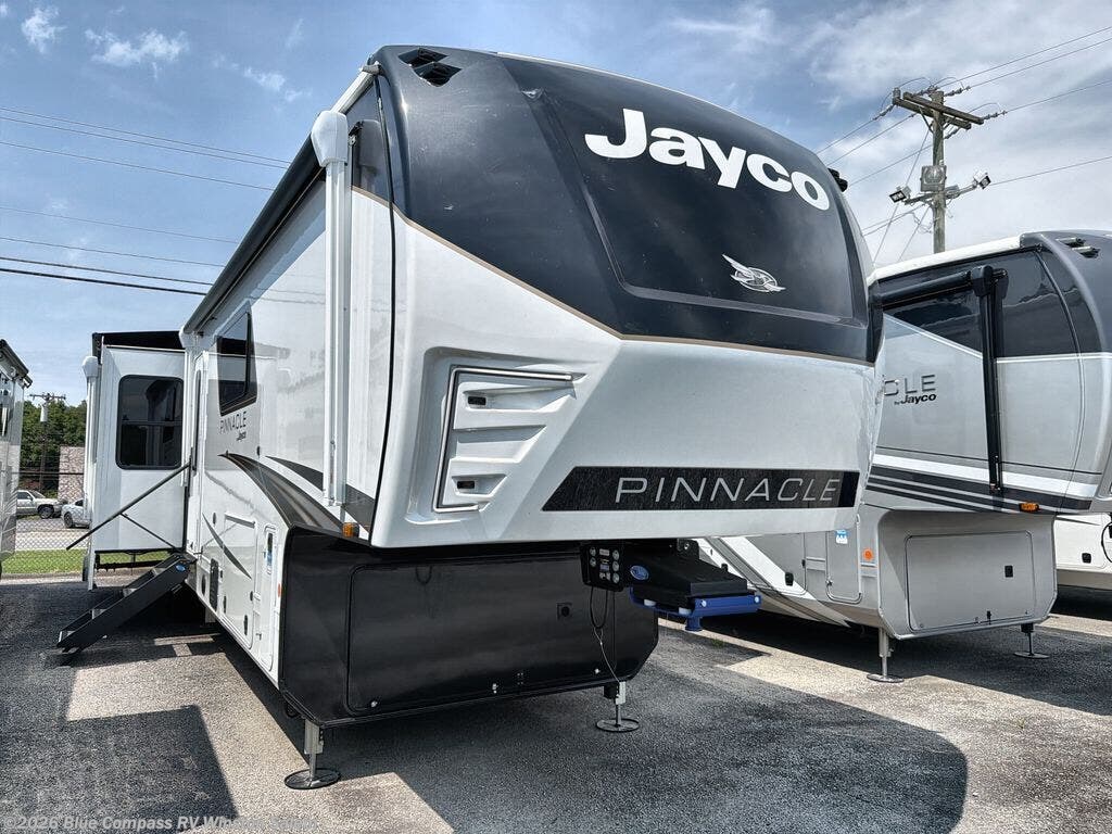 New 2027 Jayco Pinnacle 38FBRK available in Rural Hall, North Carolina