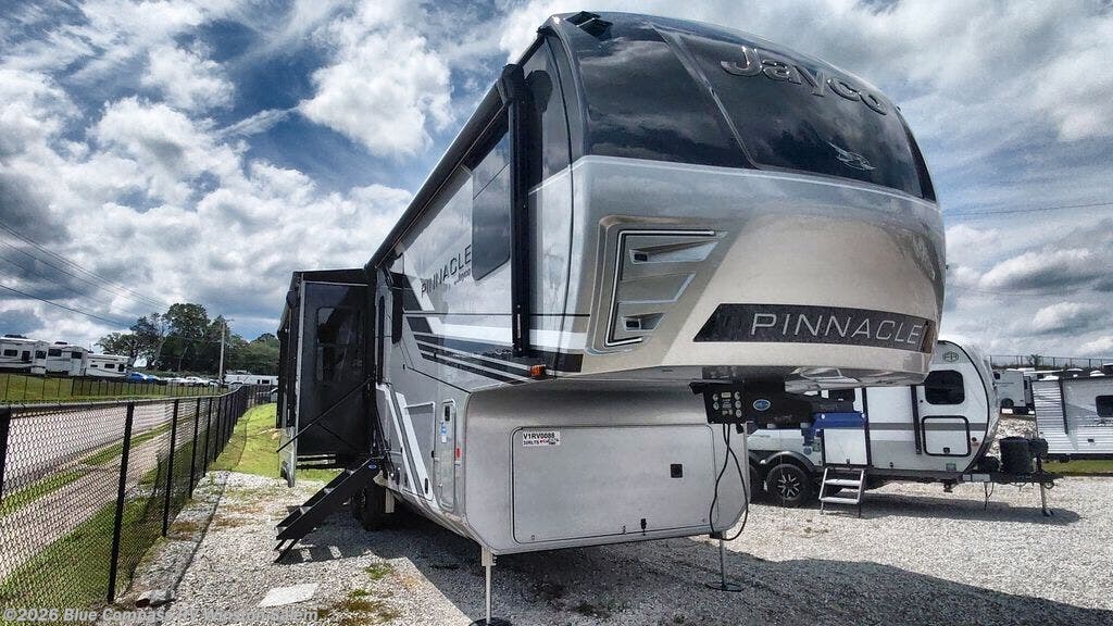 New 2027 Jayco Pinnacle 32RLTS available in Rural Hall, North Carolina