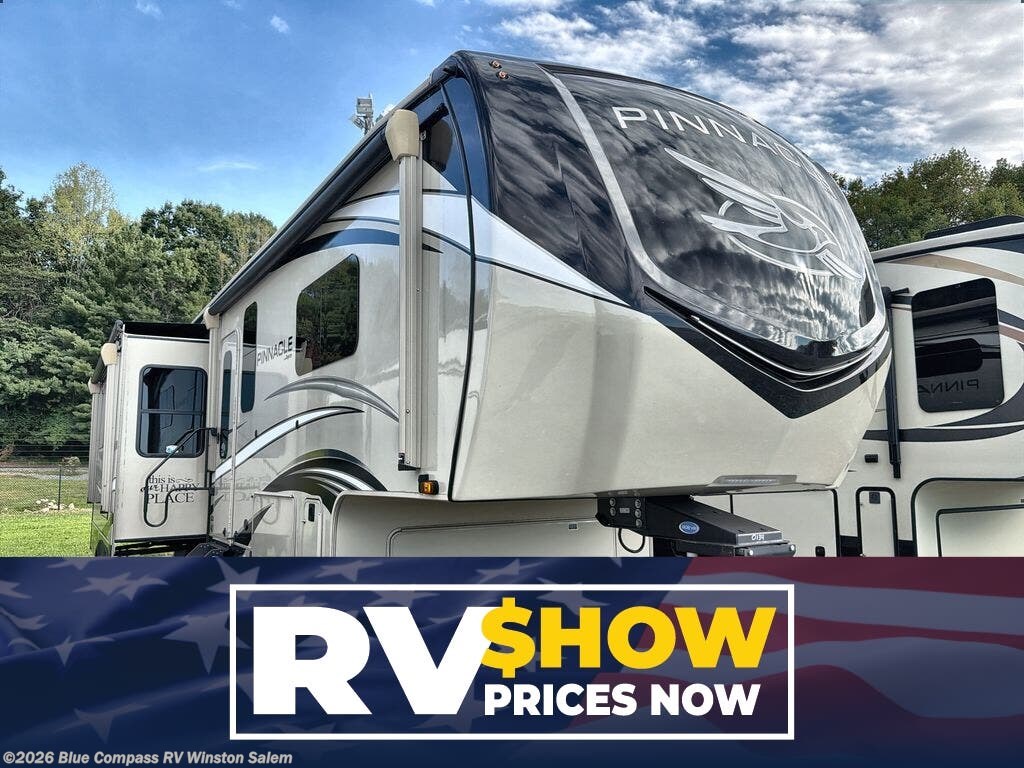 Used 2021  Jayco Pinnacle 32RLTS by Jayco from Blue Compass RV Winston Salem in Rural Hall, NC