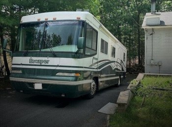Used 2000 Damon Escaper 3980 available in East Stroudsburg, Pennsylvania
