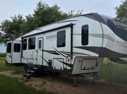 Used 2022 Rockwood  Ultra-Lite 2898BS available in Coleman, Texas