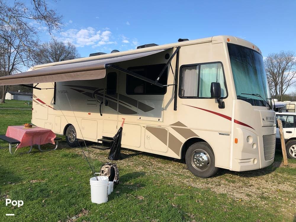 Used 2017 Winnebago Vista 31BE available in Fredericksburg, Ohio