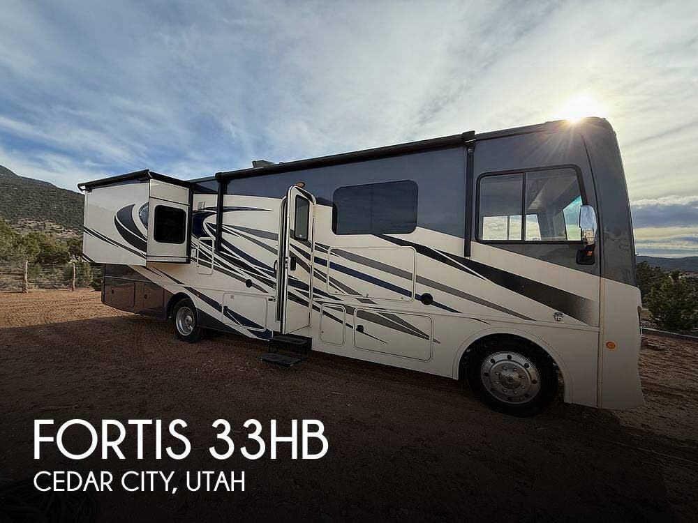 Used 2020  Fleetwood Fortis 33HB by Fleetwood from Pop RVs in Cedar City, UT