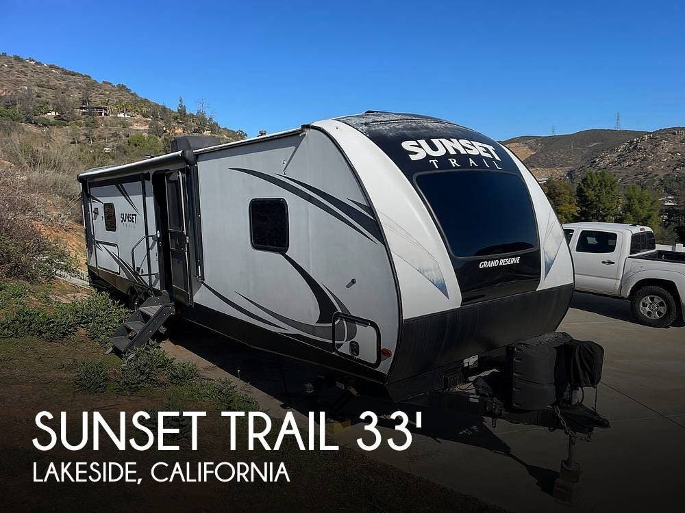 Used 2018 CrossRoads Sunset Trail Grand Reserve 33CK available in Lakeside, California