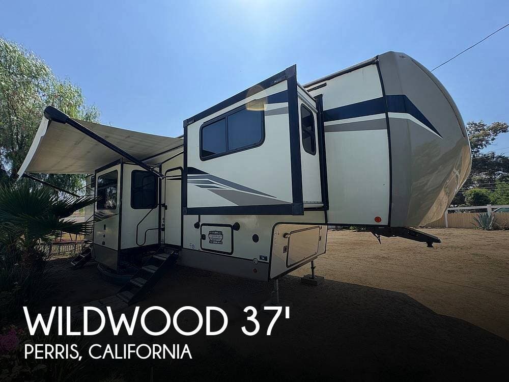 Used 2022 Forest River Wildwood Heritage Glen 378FL available in Perris, California