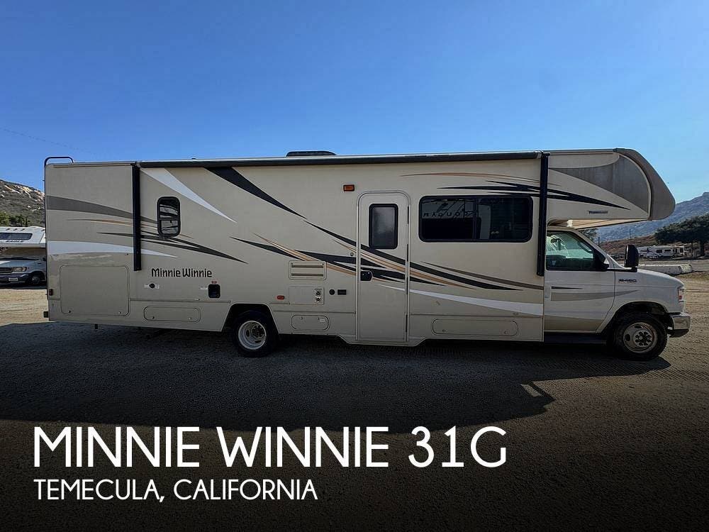 Used 2019  Winnebago Minnie Winnie 31G by Winnebago from Pop RVs in Temecula, CA