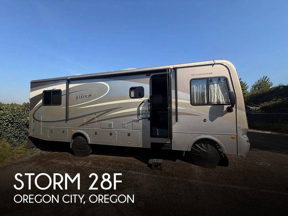 Used 2014 Fleetwood Storm 28F available in Oregon City, Oregon