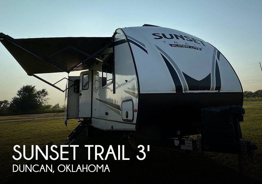 Used 2022 CrossRoads Sunset Trail Super Lite 330SI available in Duncan, Oklahoma