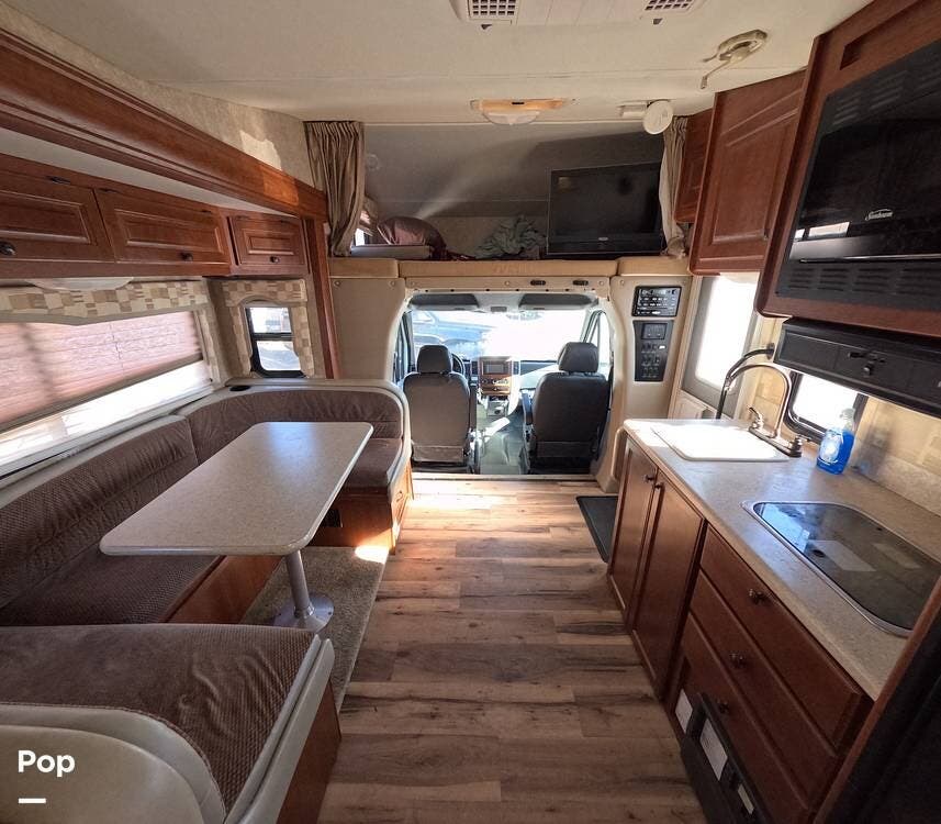 Used 2010 Thor Motor Coach Freedom Elite 23S available in Burbank, California