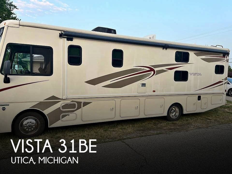 Used 2017 Winnebago Vista 31BE available in Utica, Michigan