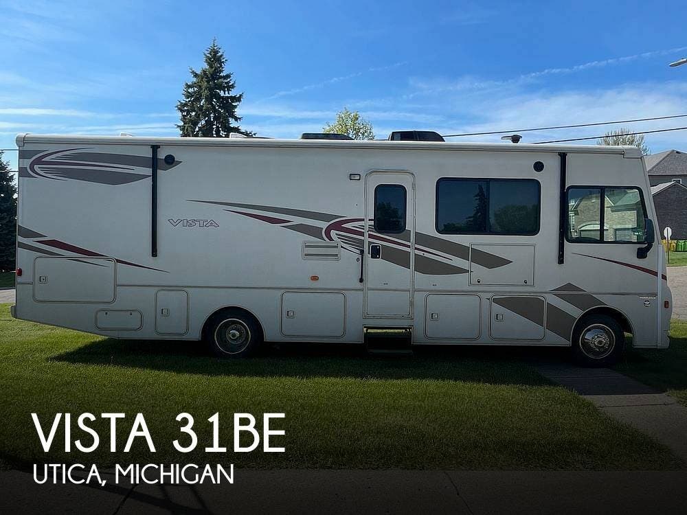 Used 2017 Winnebago Vista 31BE available in Utica, Michigan