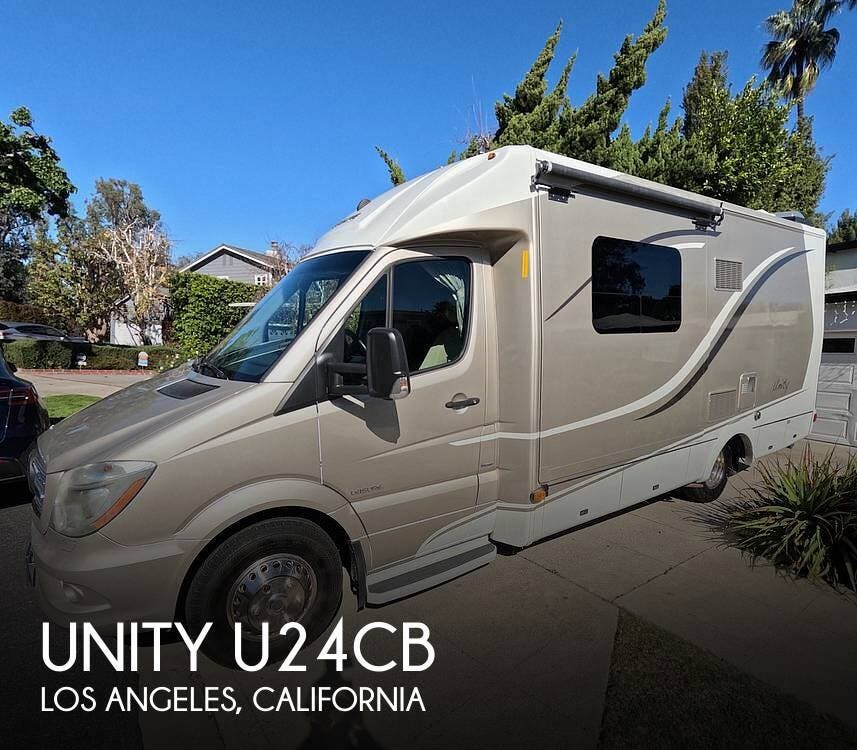 Used 2014 Leisure Travel Unity U24CB available in Los Angeles, California