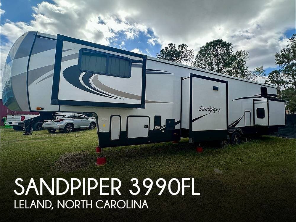Used 2023  Forest River Sandpiper 3990FL by Forest River from Pop RVs in Leland, NC