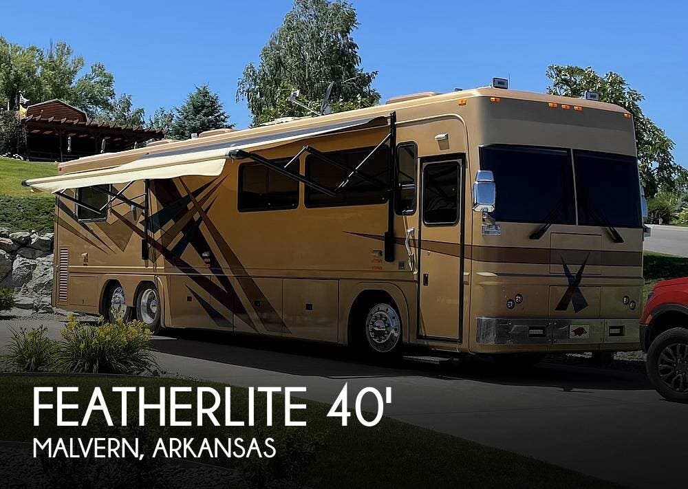 Used 2000 Featherlite  Vogue 40' available in Malvern, Arkansas