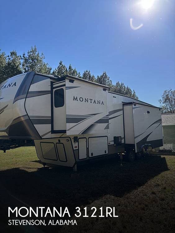 Used 2020 Keystone Montana 3121RL available in Stevenson, Alabama