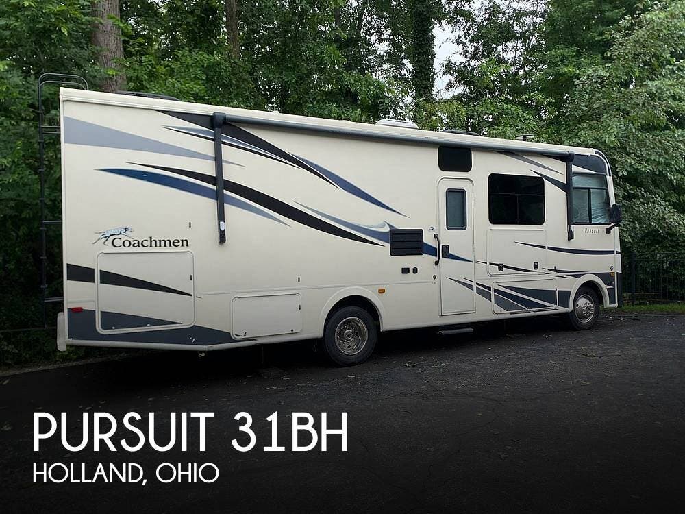 Used 2020 Coachmen Pursuit 31BH available in Holland, Ohio